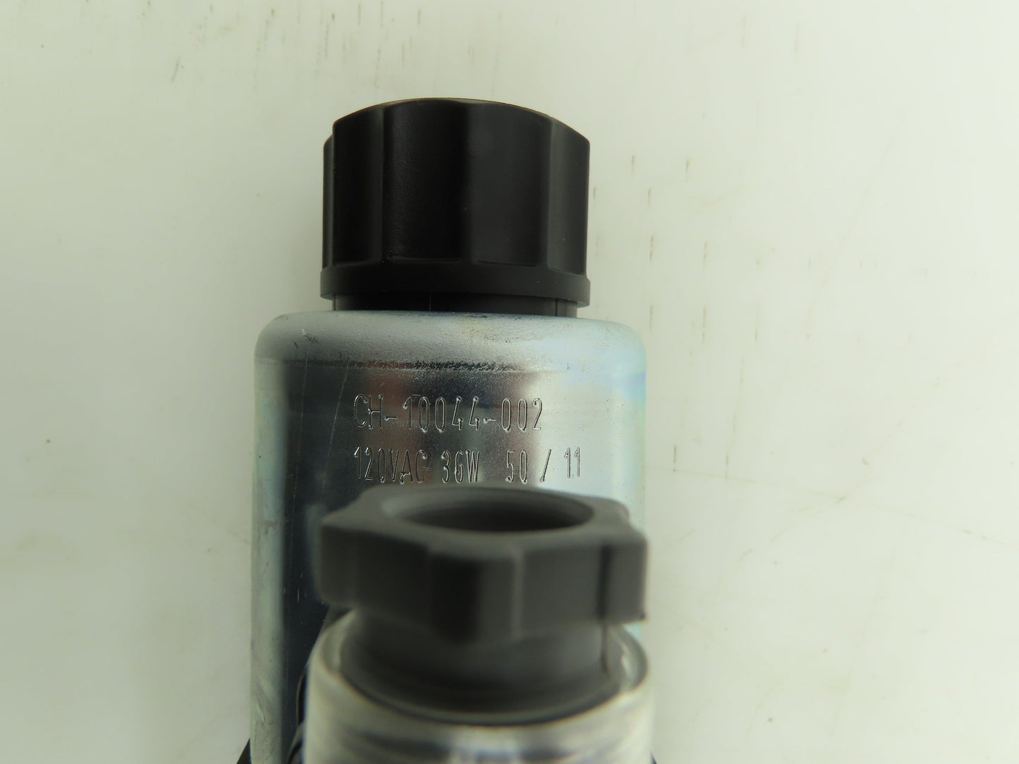 Parker D3DW1CNYPZ5 Hydraulic Directional Control Solenoid Valve 3-Pos 120V D05