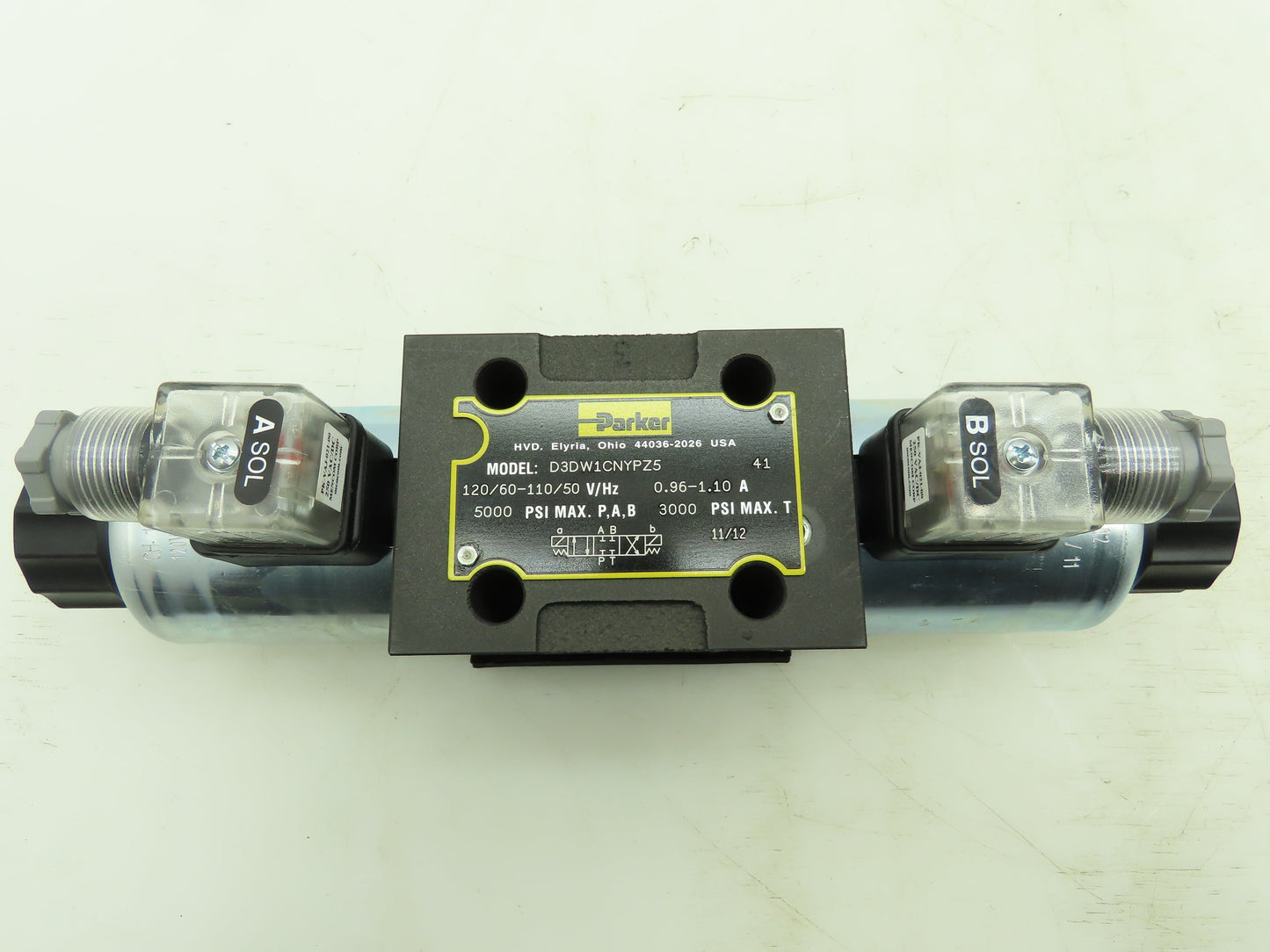 Parker D3DW1CNYPZ5 Hydraulic Directional Control Solenoid Valve 3-Pos 120V D05