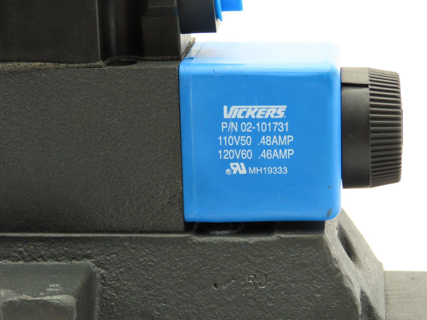 Vickers DG5V-8-S-2C-M-FW-B-10 Directional Control Solenoid Valve 120V DG4V-3S-6C