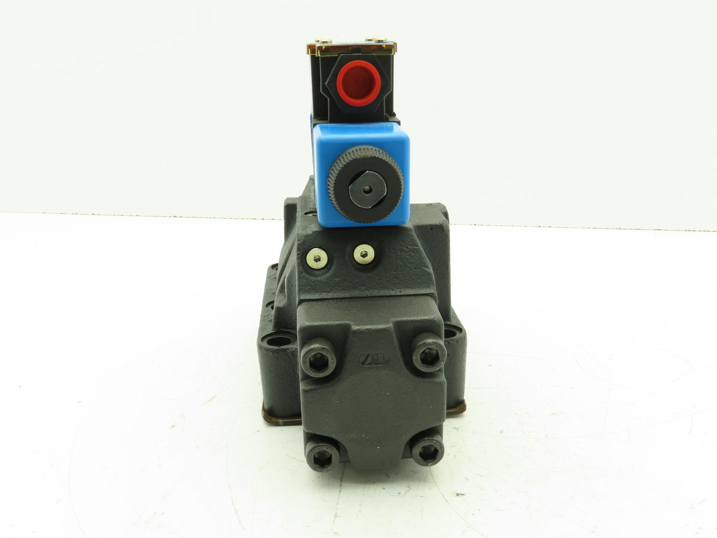 Vickers DG5V-8-S-2C-M-FW-B-10 Directional Control Solenoid Valve 120V DG4V-3S-6C