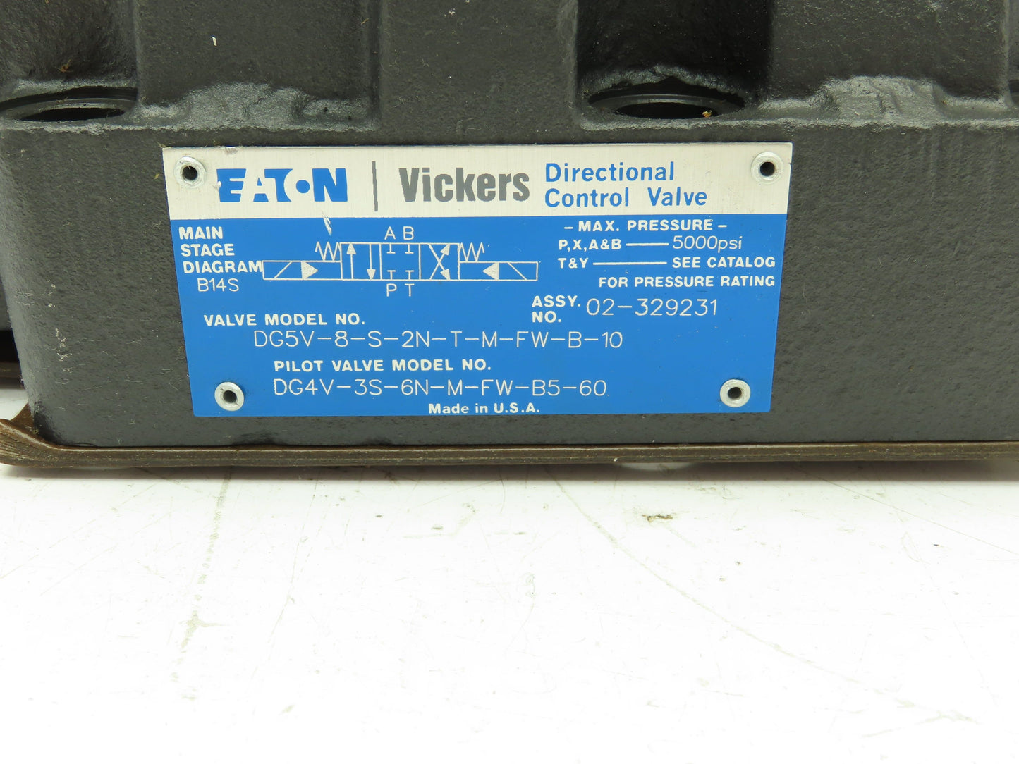 Vickers DG5V-8-S-2N-T-M-FW-B-10 Directional Control Solenoid Valve 120V DG4V-3S