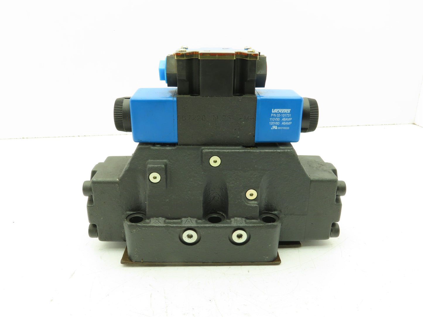 Vickers DG5V-8-S-2N-T-M-FW-B-10 Directional Control Solenoid Valve 120V DG4V-3S