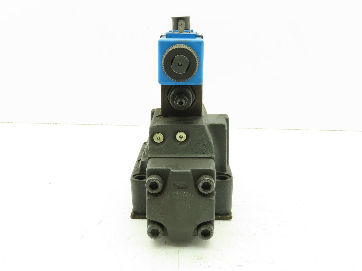 Vickers DG5S-8-2C-T-M-FW-B5-30 Directional Control Solenoid Valve 120V DG4V-3S