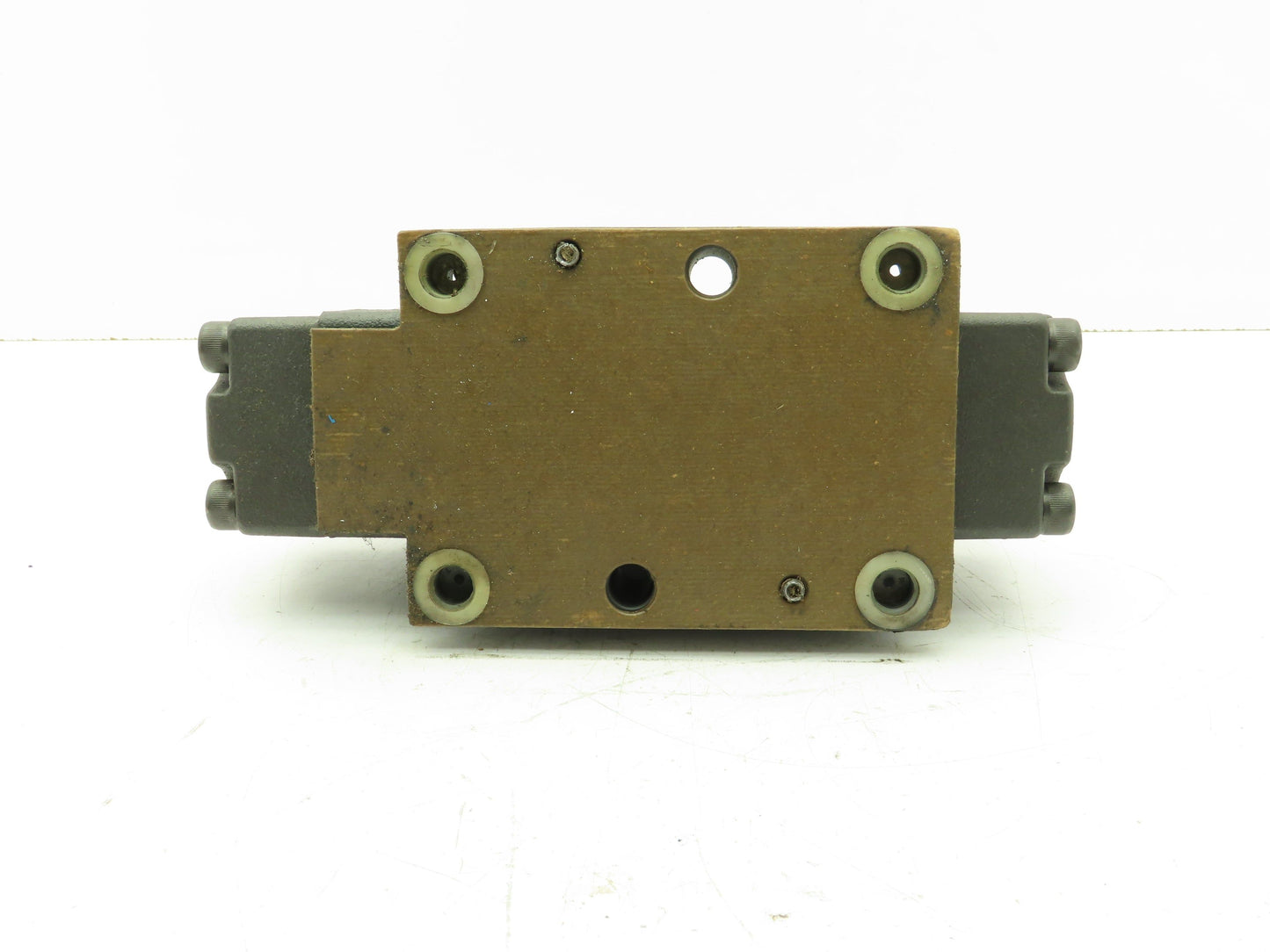 Vickers DG5S-8-2C-T-M-FW-B5-30 Directional Control Solenoid Valve 120V DG4V-3S