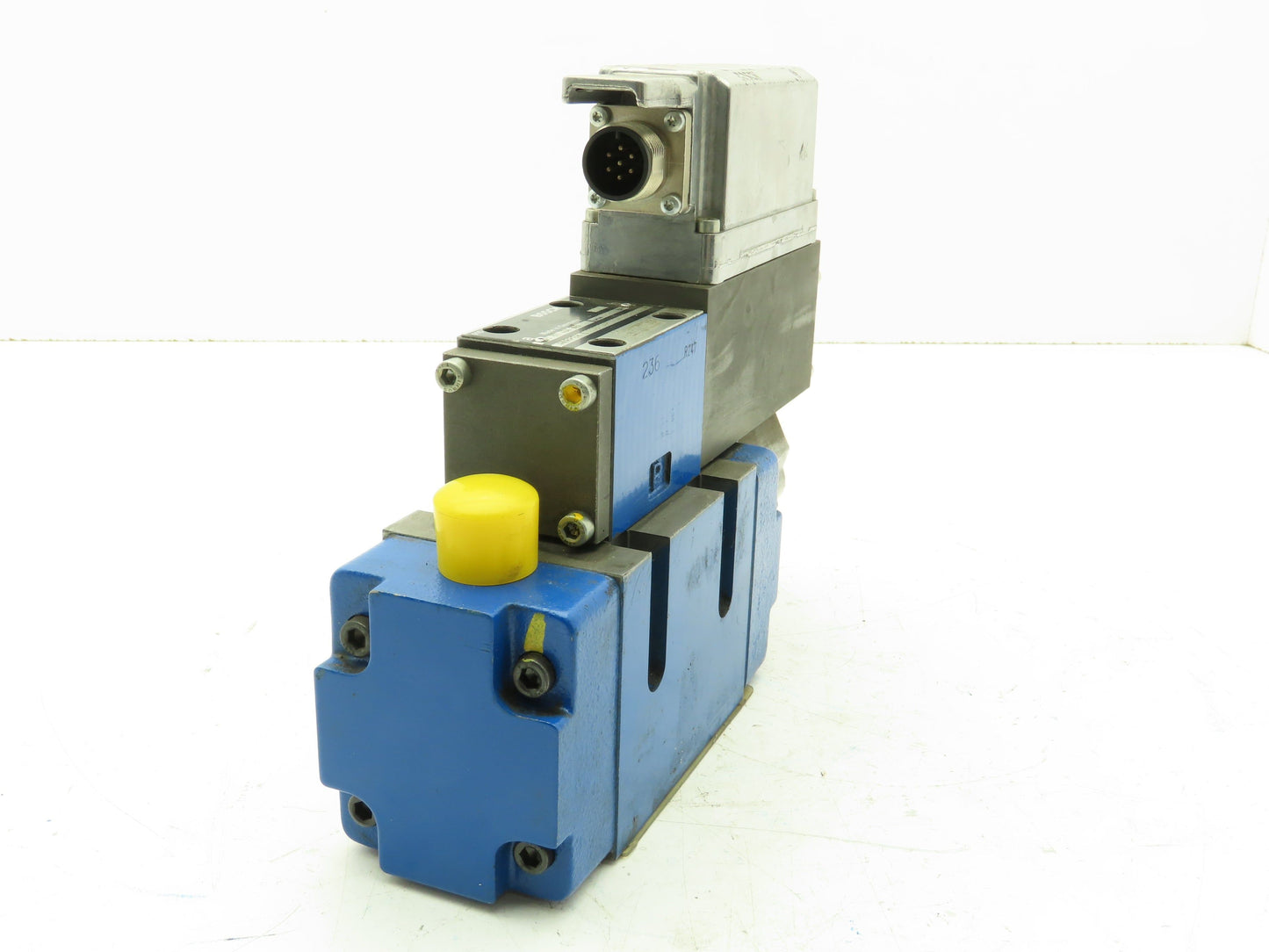 Bosch 4WRLE10V-85M Proportional Directional Servo Valve 4WRPEH6C3B04P 0811404605