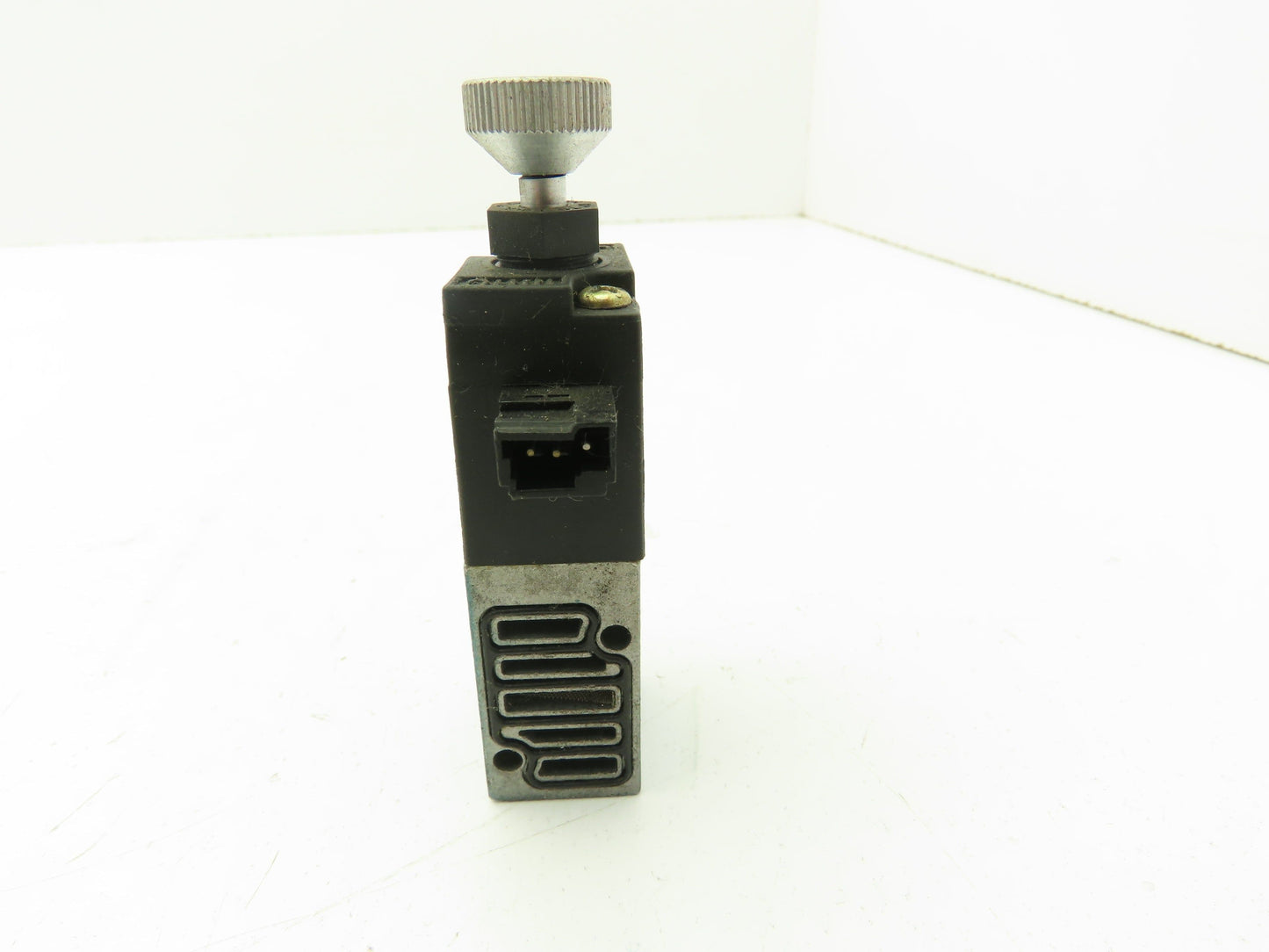 MAC DPB-DJAP-4DG1 Pneumatic Solenoid Valve 120V