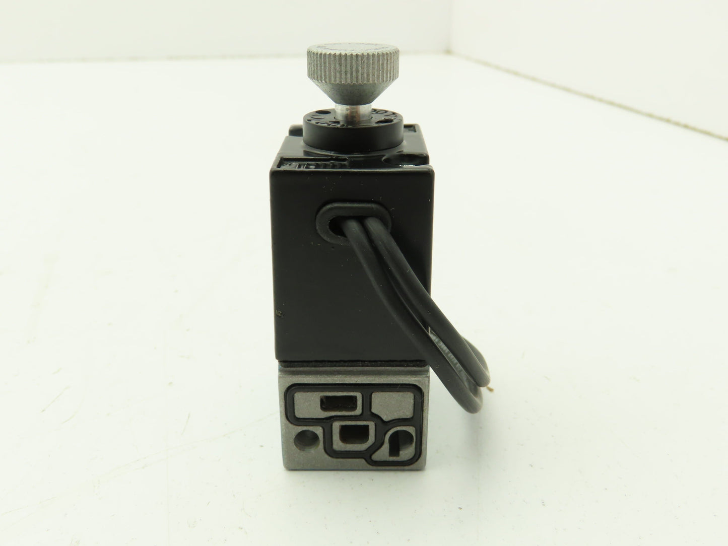 MAC PME-114DAAG Pneumatic Solenoid Pilot Valve 110/120V