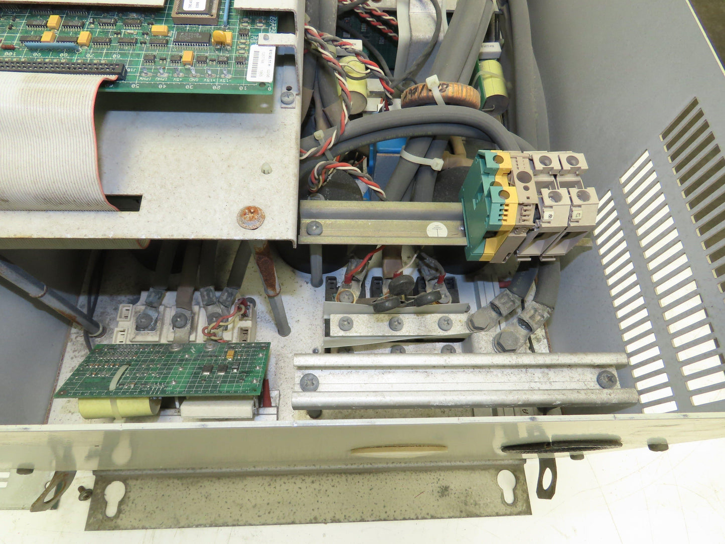 Reliance Electric GV3000U-AC089-AA-DBU GV3000 AC Drive VFD 460V 3Ph 90A