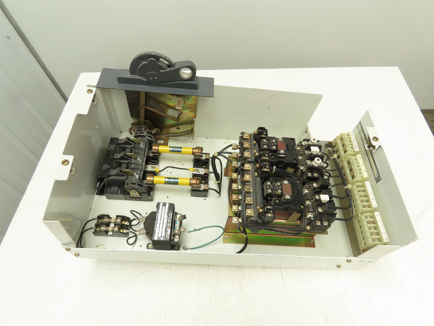 Allen Bradley Sz 1 Reversing Starter 10Hp 30A Fusible Disconnect Switch 460V 3PH