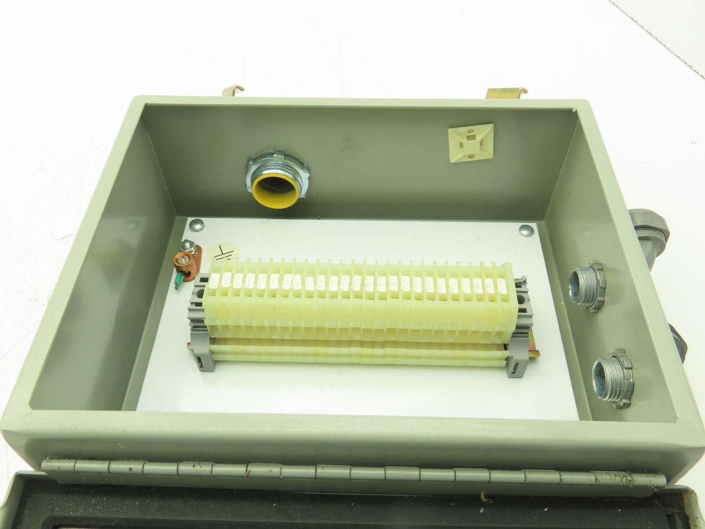 Wiegmann B100804CH 10x8x4" Steel Electrical Enclosure w/Terminal Blocks 9080 GM6