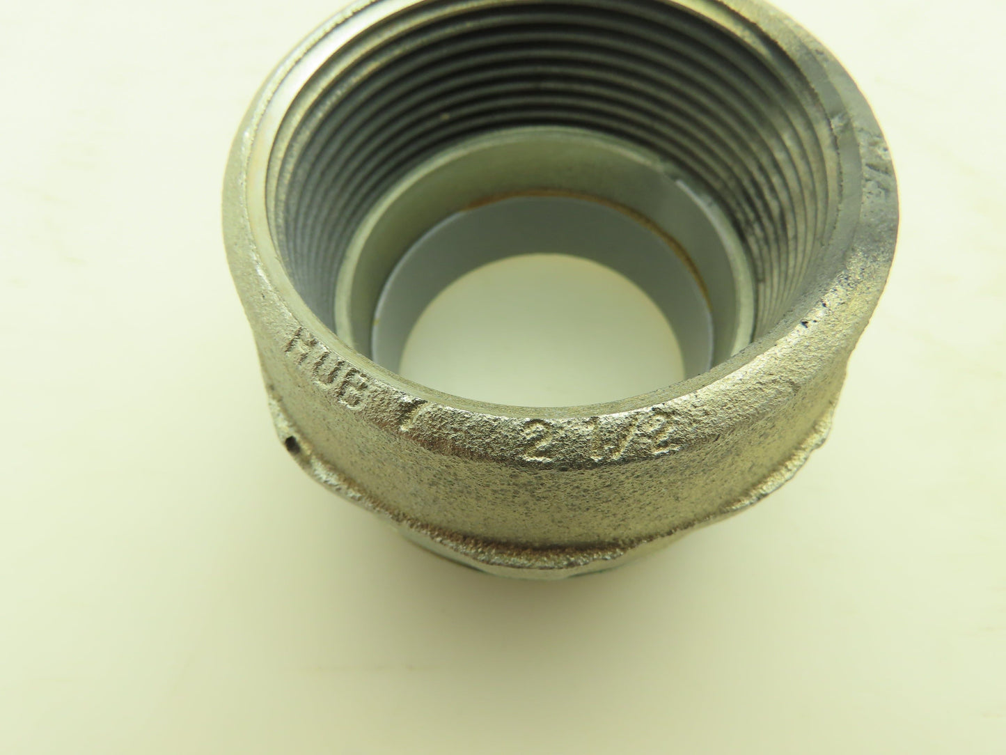 Crouse-Hinds HTZ7 Conduit Hub Sru-Tite Zinc Raintight Insulated Throat 2-1/2"