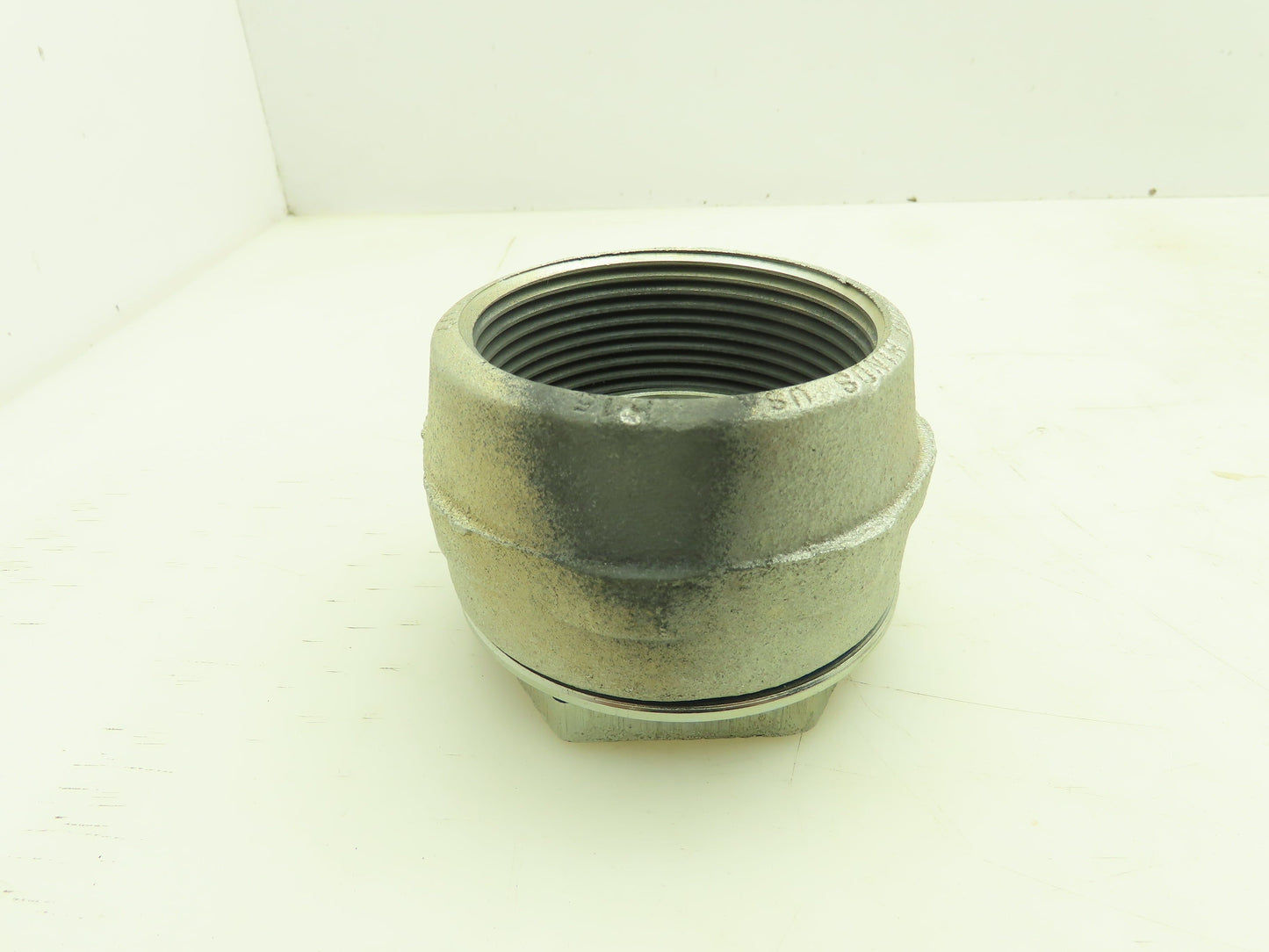 Crouse-Hinds HTZ7 Conduit Hub Sru-Tite Zinc Raintight Insulated Throat 2-1/2"