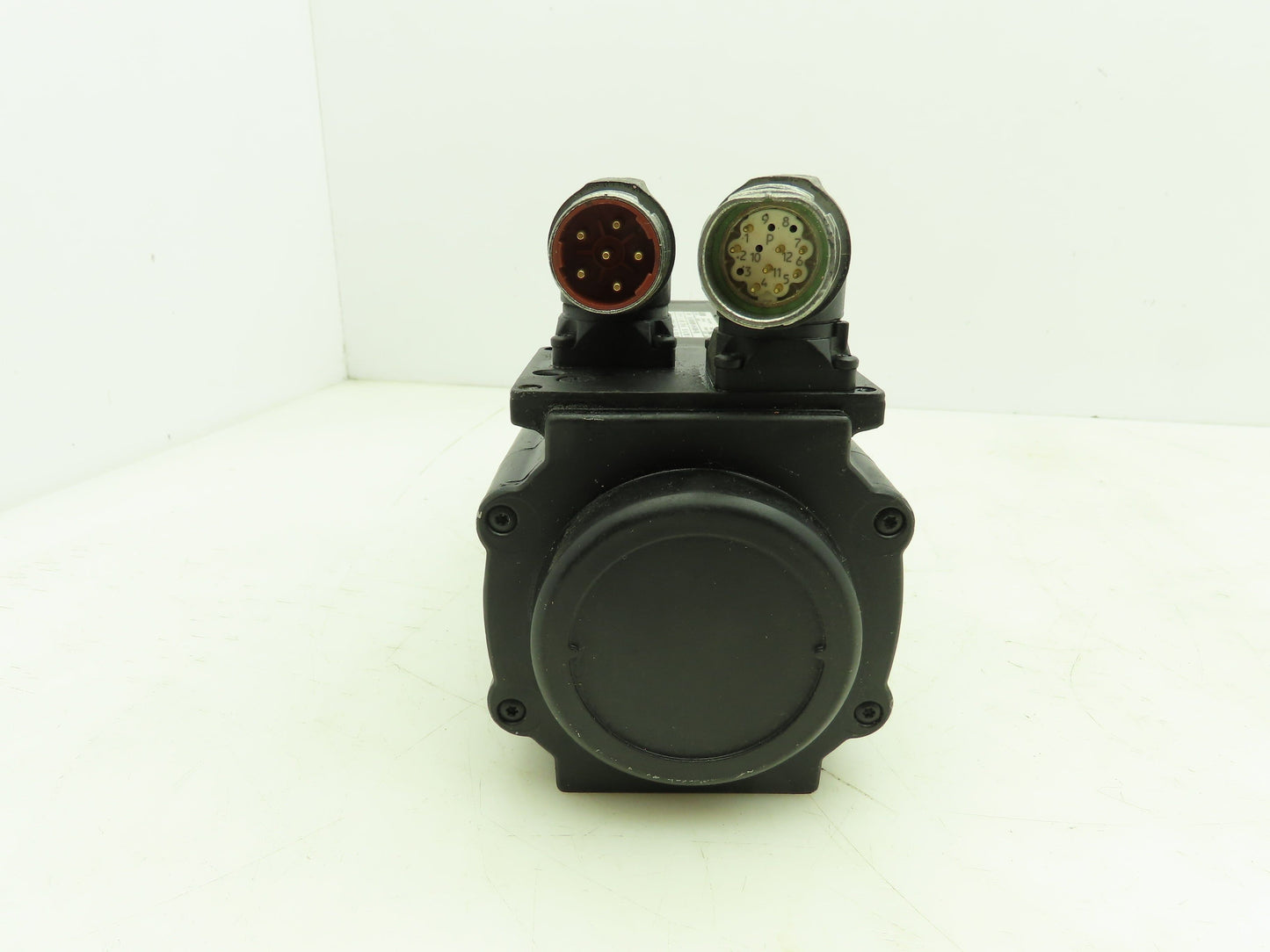 Lenze MCS 09F38LRS0P1 Servo Motor 1.2kw 160V 5A 3.1NM 3750 RPM 24V Brake