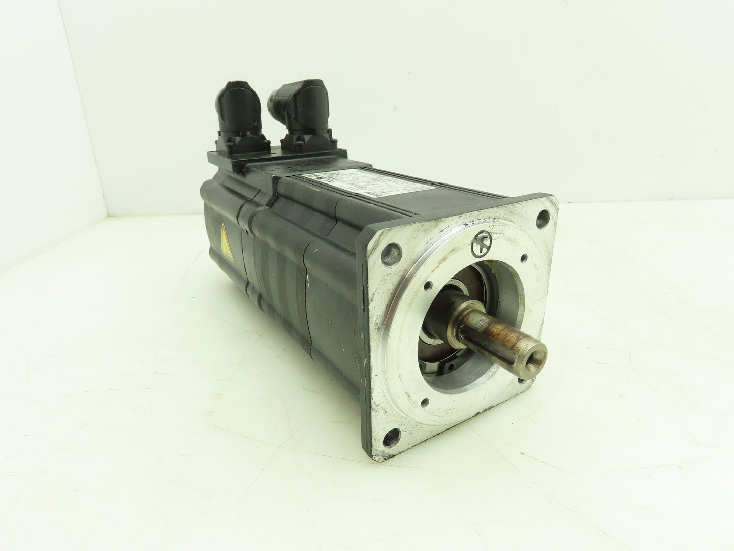 Lenze MCS 09F38LRS0P1 Servo Motor 1.2kw 160V 5A 3.1NM 3750 RPM 24V Brake