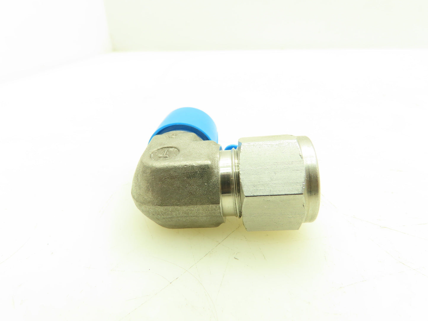 Tylok 316D12 90 deg Union Elbow 1/2 " Tube  316 Stainless Steel Dome Lot Of 12