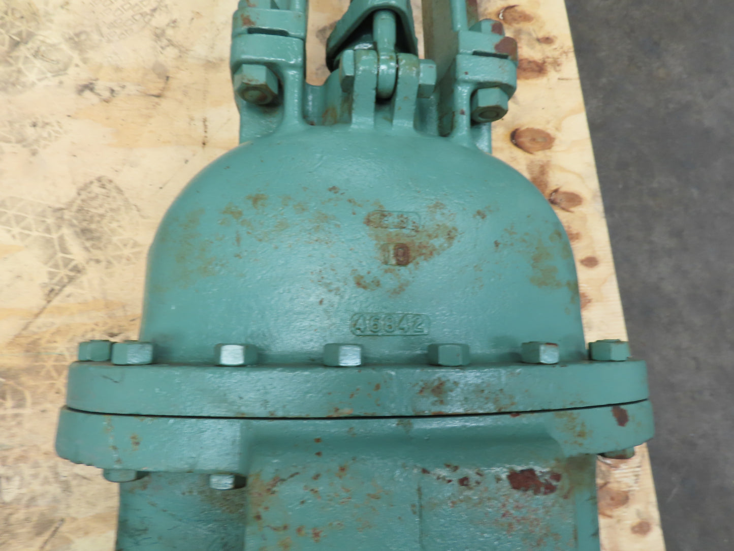 Crane 10" Cast Iron Gate Valve 125S 200 WOG 12-Bolt Flange 20" Handwheel