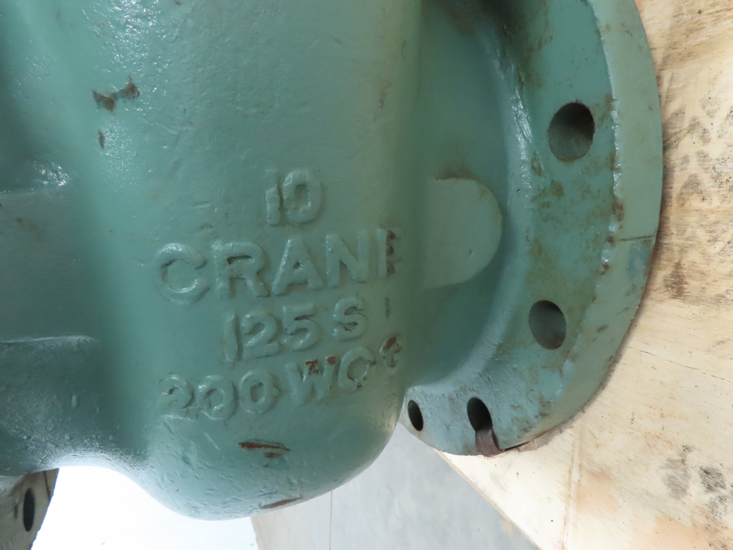 Crane 10" Cast Iron Gate Valve 125S 200 WOG 12-Bolt Flange 20" Handwheel