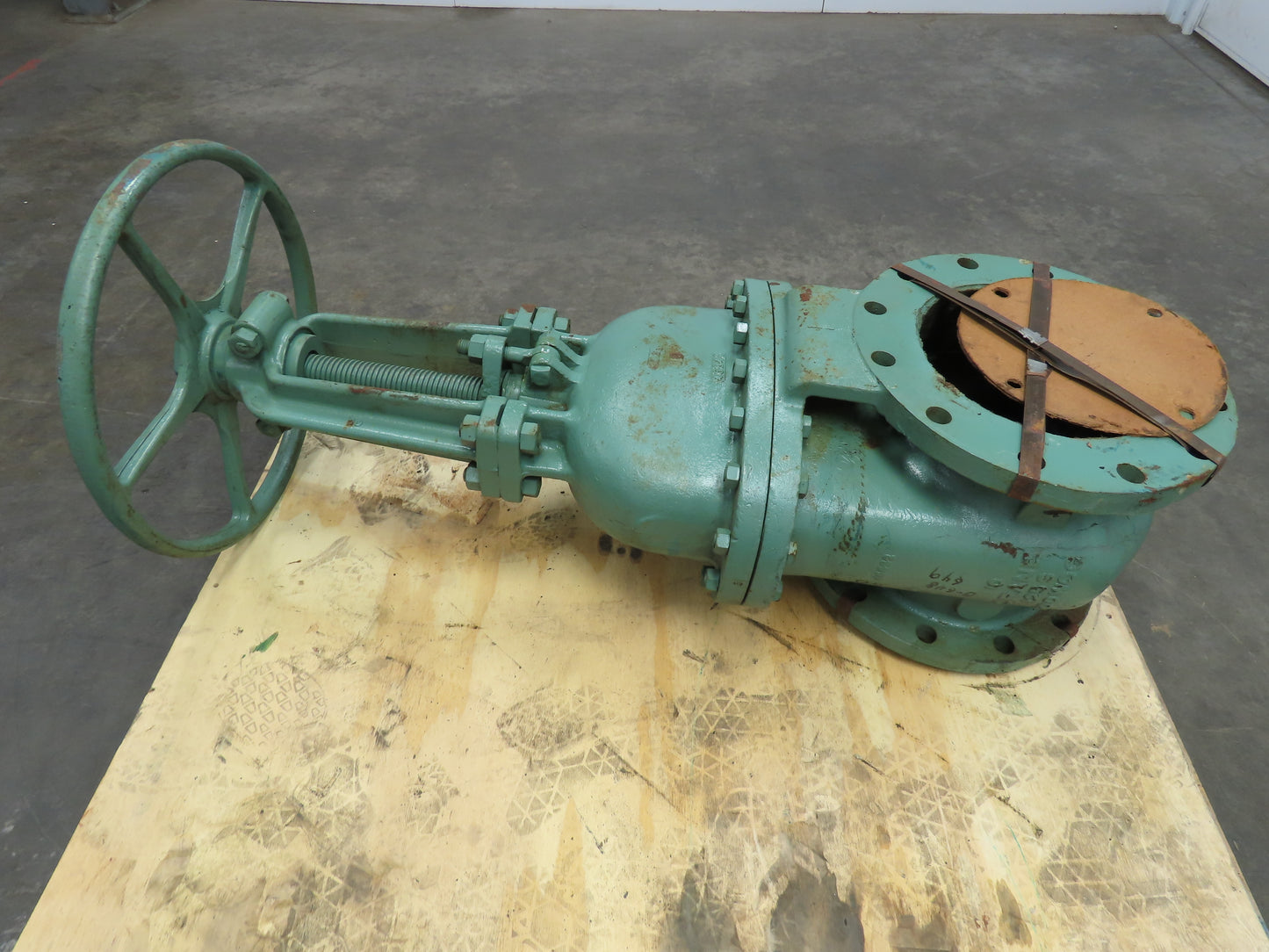 Crane 10" Cast Iron Gate Valve 125S 200 WOG 12-Bolt Flange 20" Handwheel