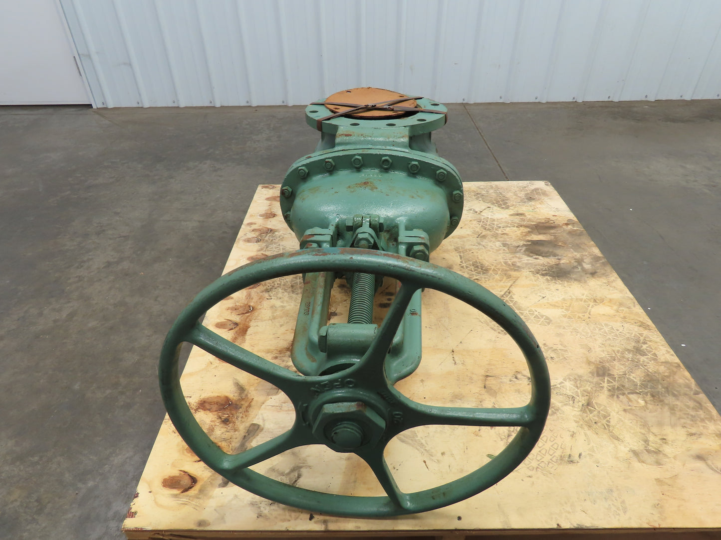 Crane 10" Cast Iron Gate Valve 125S 200 WOG 12-Bolt Flange 20" Handwheel