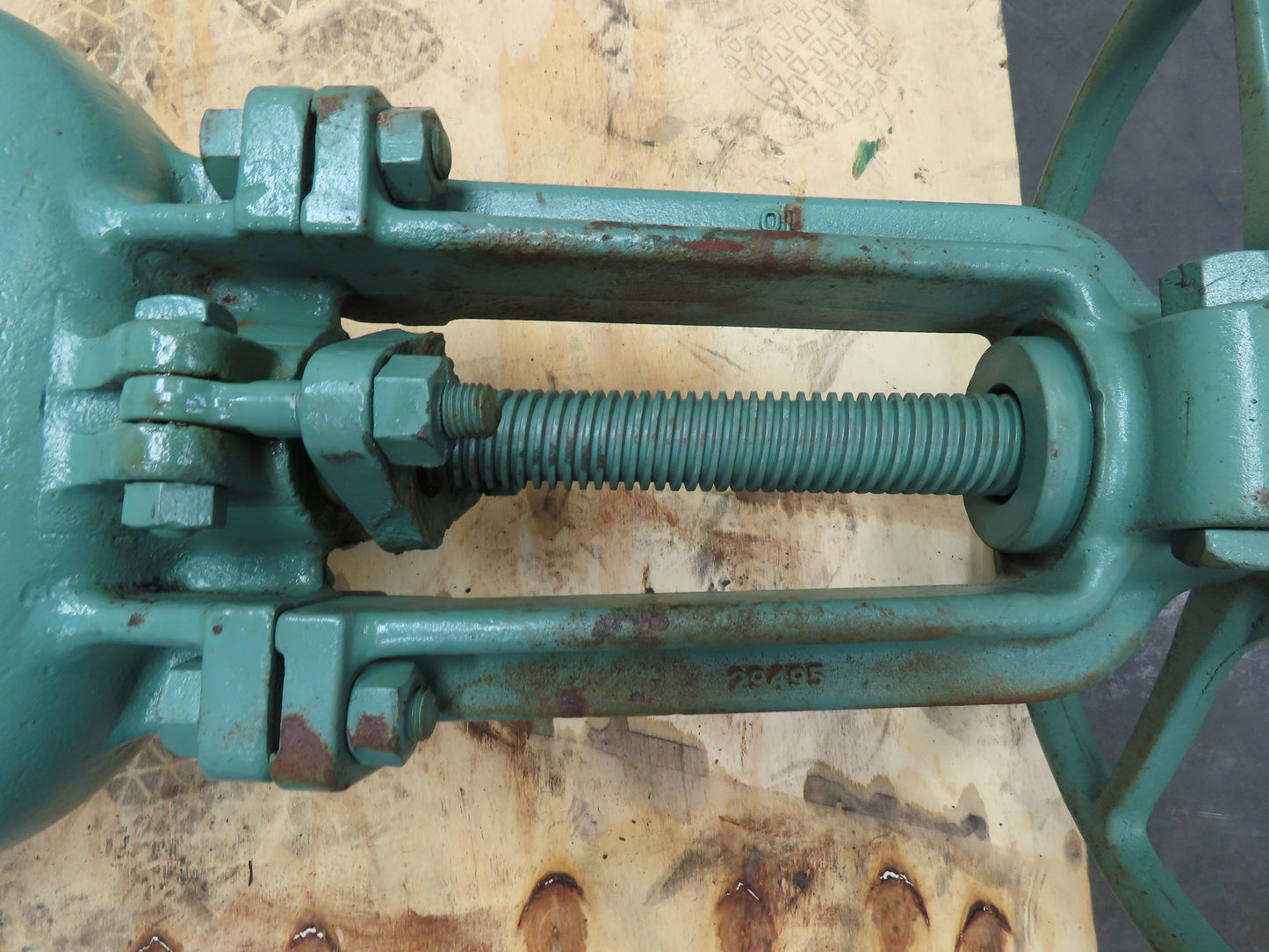 Crane 10" Cast Iron Gate Valve 125S 200 WOG 12-Bolt Flange 20" Handwheel