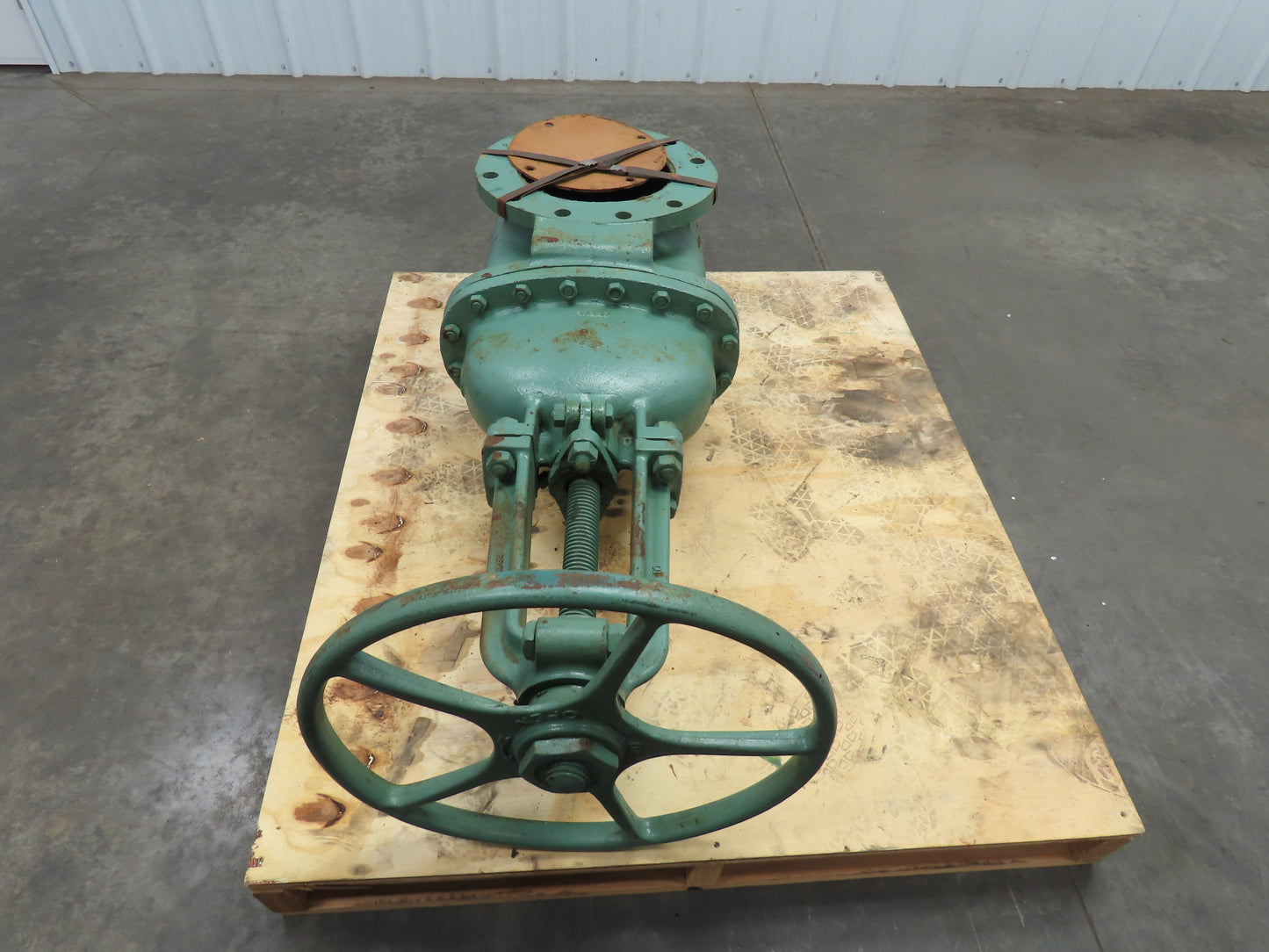 Crane 10" Cast Iron Gate Valve 125S 200 WOG 12-Bolt Flange 20" Handwheel
