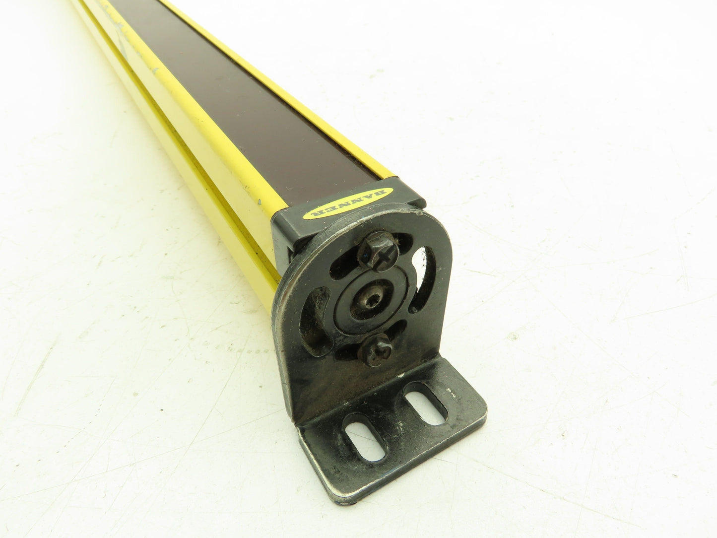 Banner SLSE30-900P8 EZ-SCREEN LP Safety Light Curtain Emitter 24VDC IP65