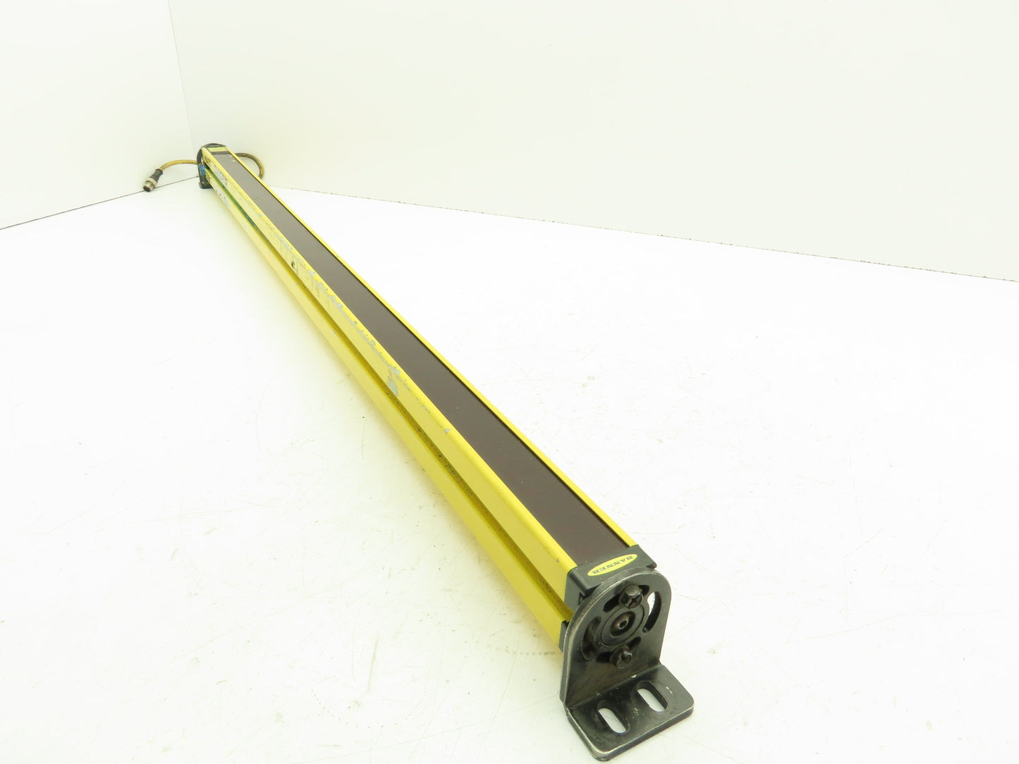 Banner SLSE30-900P8 EZ-SCREEN LP Safety Light Curtain Emitter 24VDC IP65