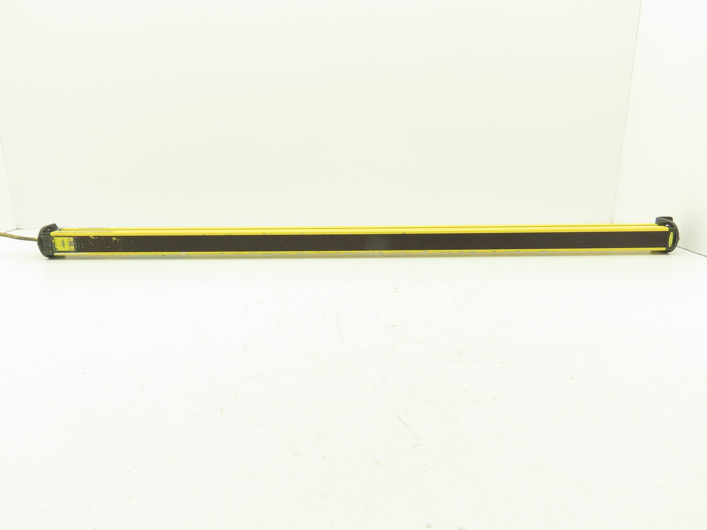 Banner SLSE30-900P8 EZ-SCREEN LP Safety Light Curtain Emitter 24VDC IP65