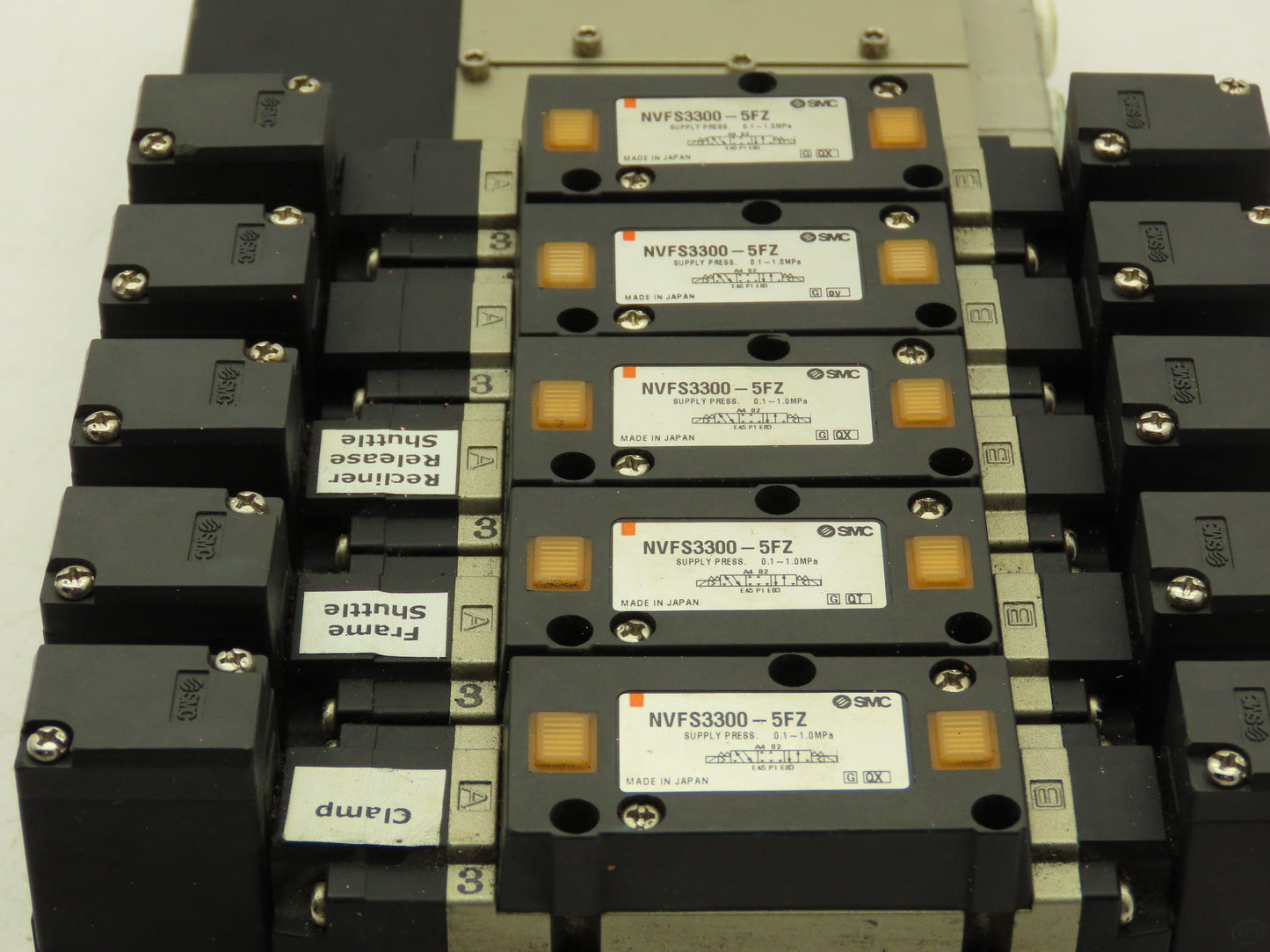 SMC NVV5FS301T-101 NVFS33005FZ Manifold Multi Port Has 5 Solenoid Valves