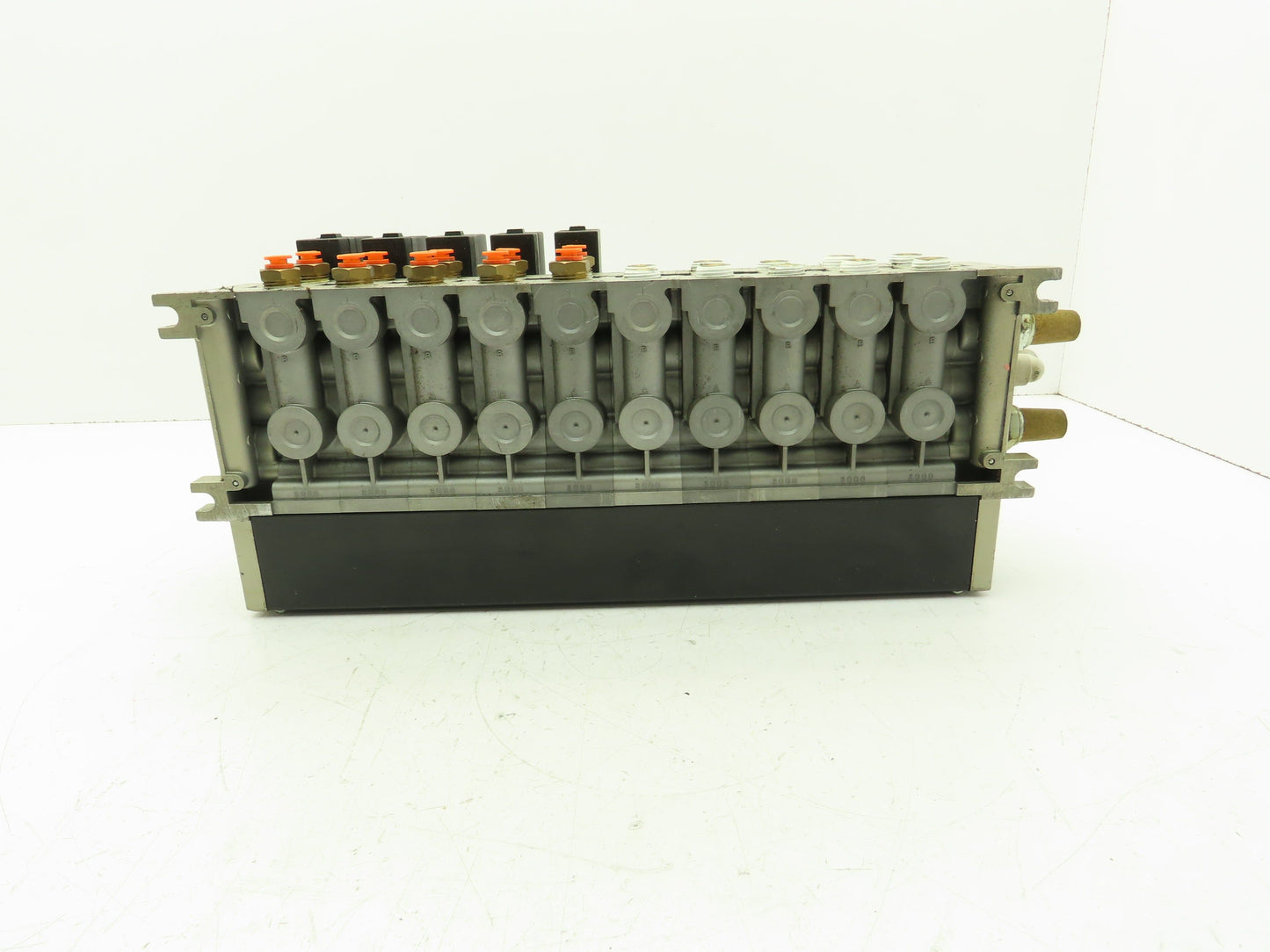 SMC NVV5FS301T-101 NVFS33005FZ Manifold Multi Port Has 5 Solenoid Valves