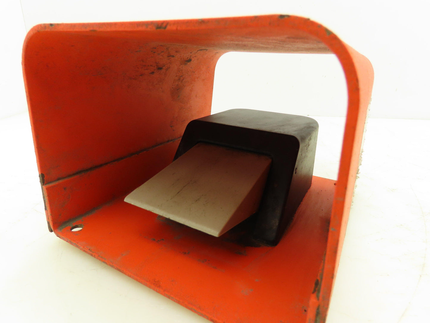 Linemaster 88SH1-05 Classic IV Foot Pedal Switch Guarded 120-250V AC 16A 1/2HP