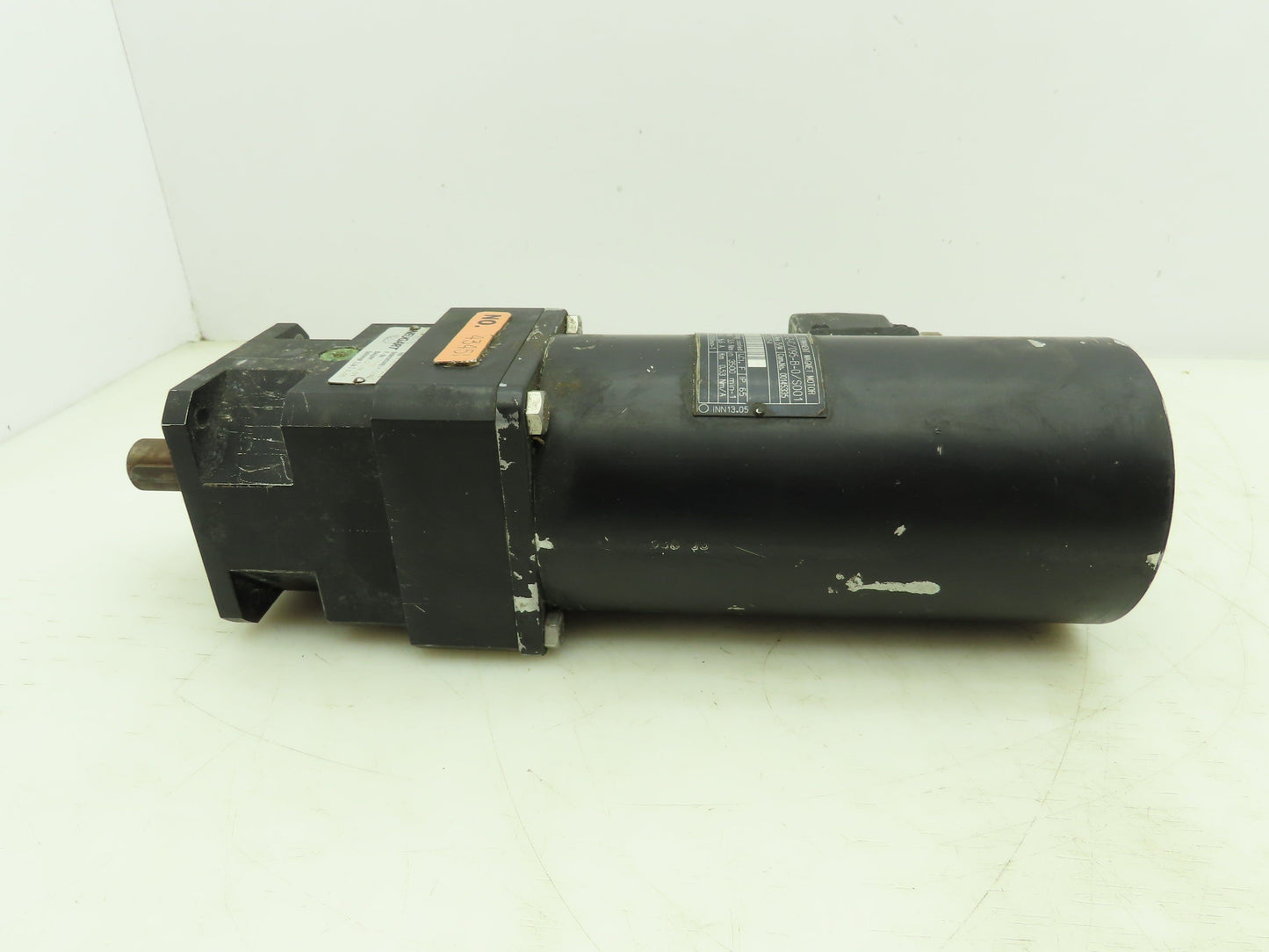 Indramat MAC063D-0-JS-2-C/095-B-0/S001 Servo Motor Gearmotor 10:1 Gearhead