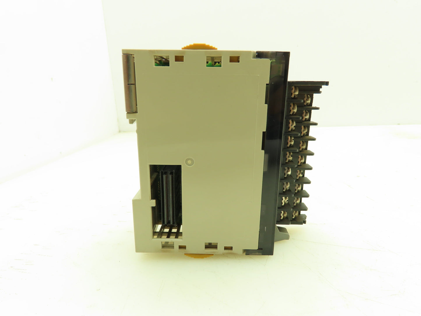 Omron CJ1W-OC211 Output Module Unit 2Amp 250VAC 24VDC