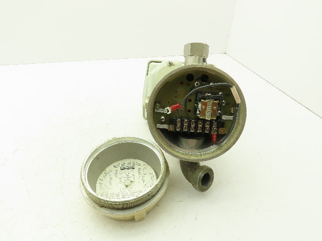 US Filter 5500G Flow Switch 120V 10A Nitrogen Gauge Cu Ft/Min