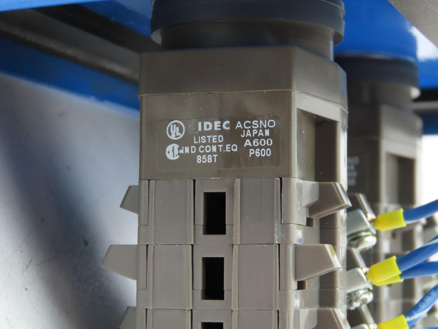 Austin Enclosures /Idec K-3989 Switch Control Station 8"H 4"W 4"D
