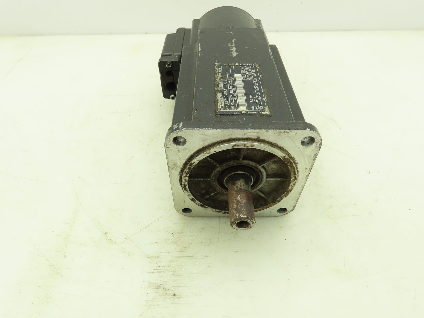 Indramat MKD071B-061-GP0 Permanent Magnet Motor Servo 8Nm 6000RPM Rexroth