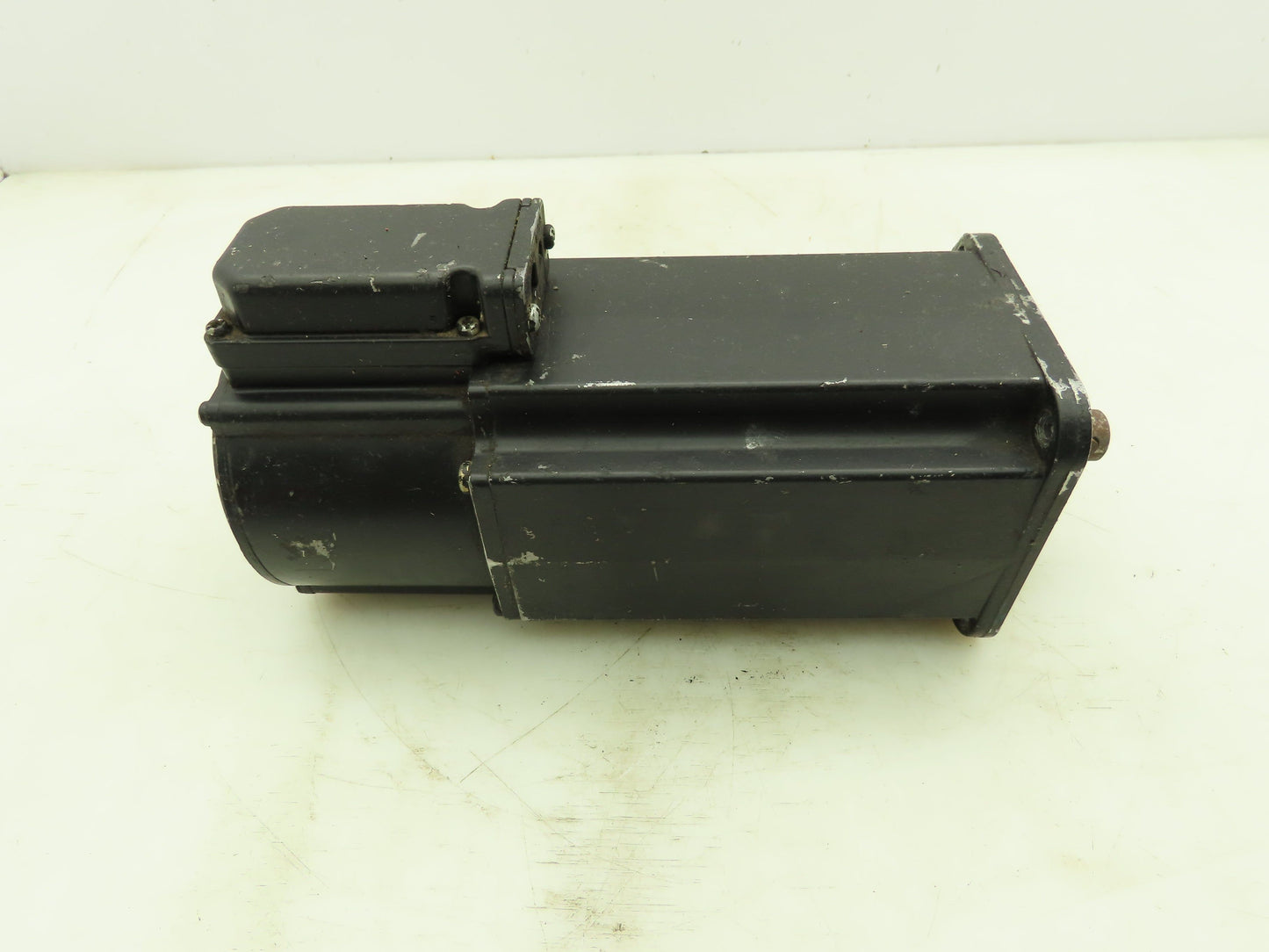 Indramat MKD071B-061-GP0 Permanent Magnet Motor Servo 8Nm 6000RPM Rexroth