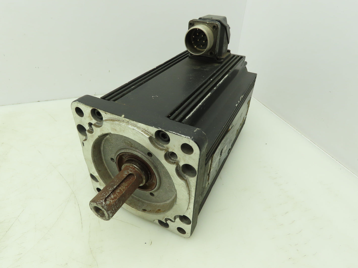 Indramat MDD093B-N-020-N2L-130PA0 Permanent Magnet Motor Heidenhain Encoder