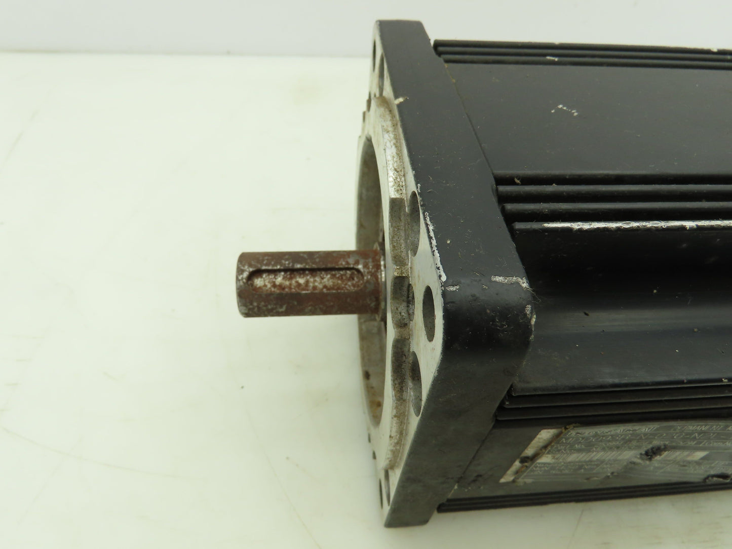 Indramat MDD093B-N-020-N2L-130PA0 Permanent Magnet Motor Heidenhain Encoder