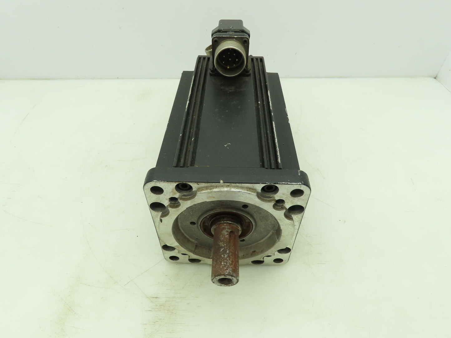 Indramat MDD093B-N-020-N2L-130PA0 Permanent Magnet Motor Heidenhain Encoder