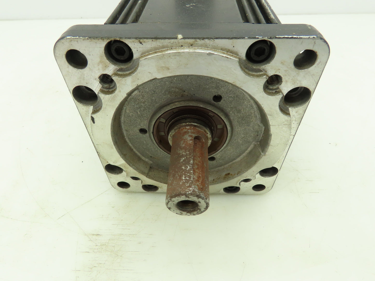 Indramat MDD093B-N-020-N2L-130PA0 Permanent Magnet Motor Heidenhain Encoder