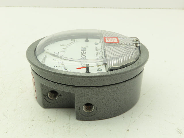 Dwyer Magnehelic WO3Z Differential Pressure Gauge Two 1/8" NPT Plugs 0-20" H20