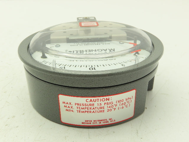 Dwyer Magnehelic WO3Z Differential Pressure Gauge Two 1/8" NPT Plugs 0-20" H20