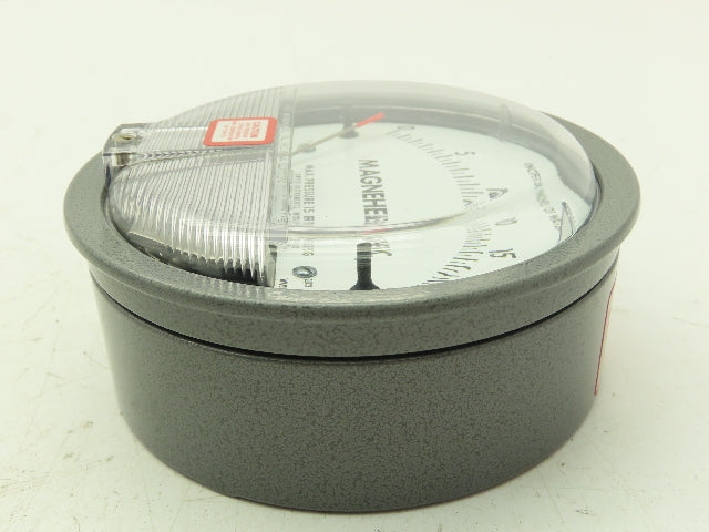Dwyer Magnehelic WO3Z Differential Pressure Gauge Two 1/8" NPT Plugs 0-20" H20