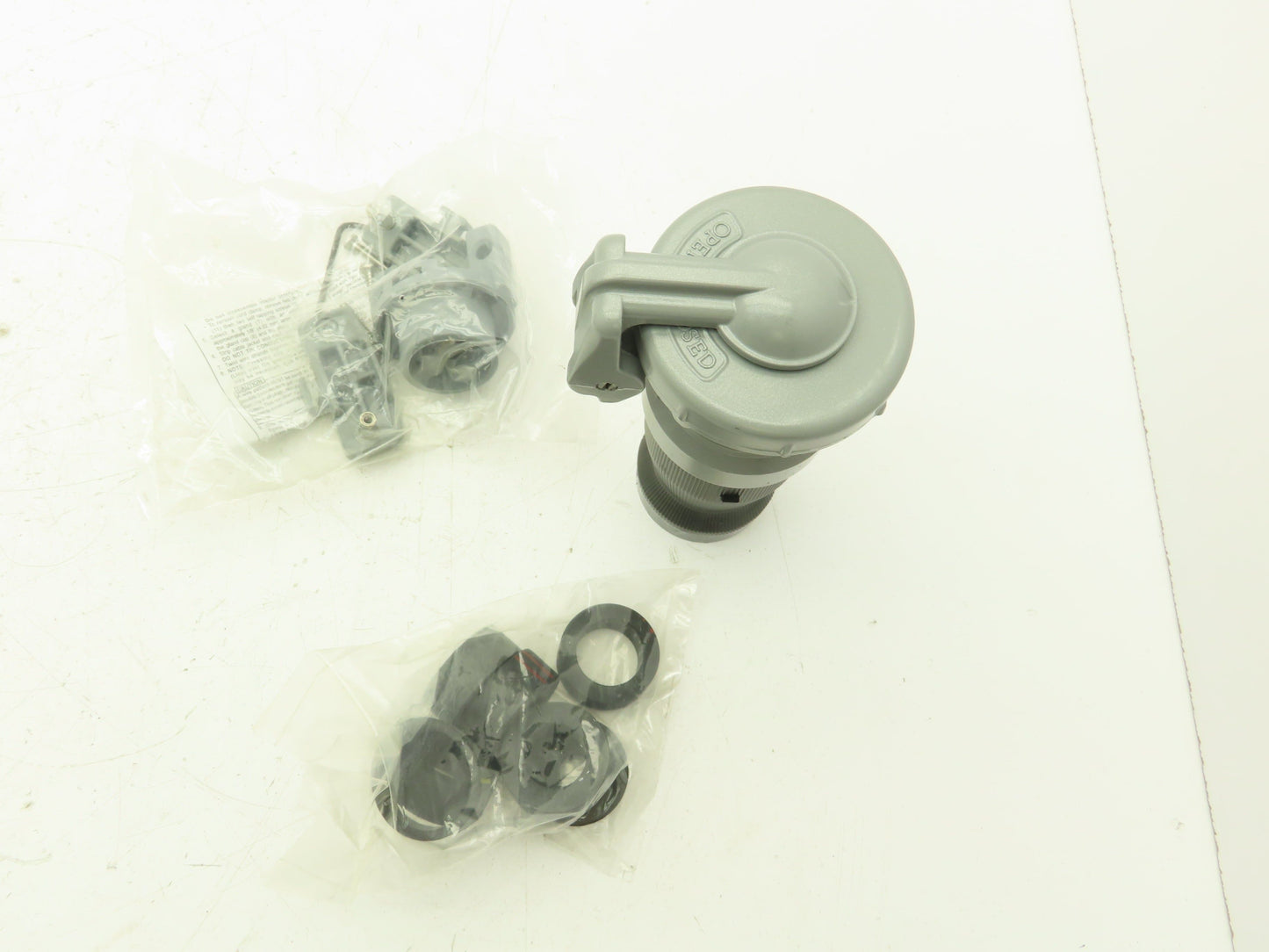 Hubbell HBL430CS2W HBL Insulgrip Pin Sleeve Receptacle 3P 4W 30A Plug 600VAC