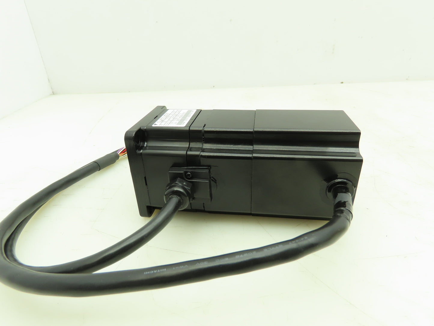 Yaskawa SGMP-01AWYR12 Motoman AC Servo Brake Motor 200V 100W 3000 RPM