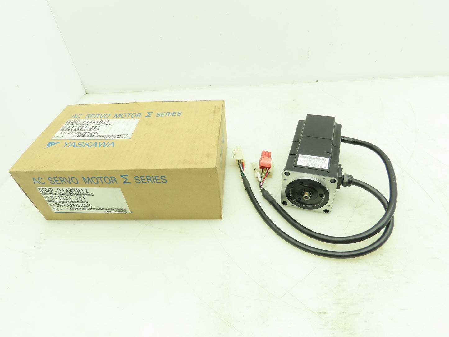 Yaskawa SGMP-01AWYR12 Motoman AC Servo Brake Motor 200V 100W 3000 RPM