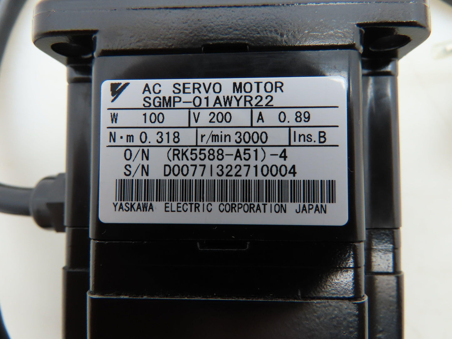 Yaskawa SGMP-01AWYR22 Motoman AC Servo Motor 200V 100W 3000 RPM SK6