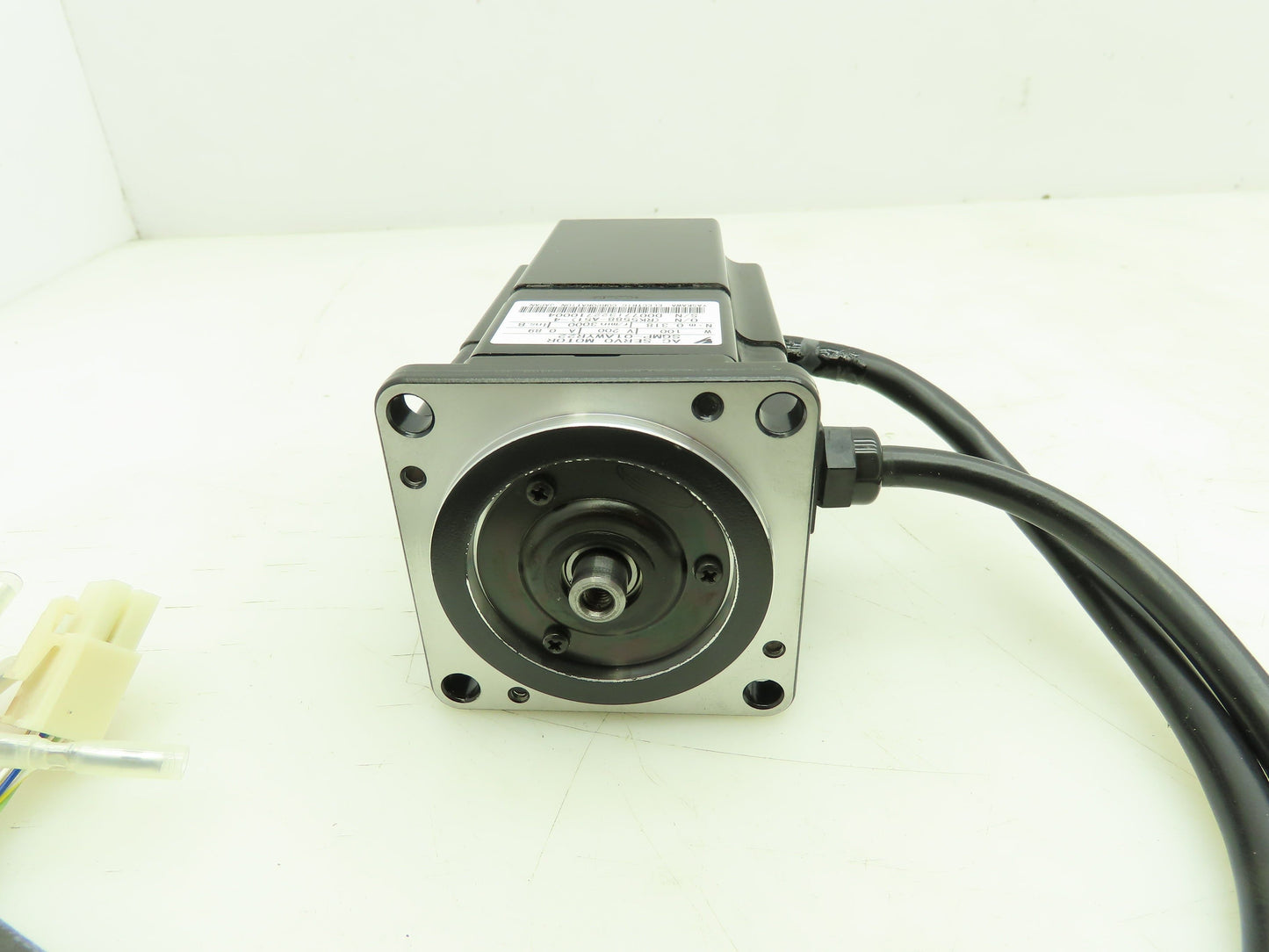 Yaskawa SGMP-01AWYR22 Motoman AC Servo Motor 200V 100W 3000 RPM SK6