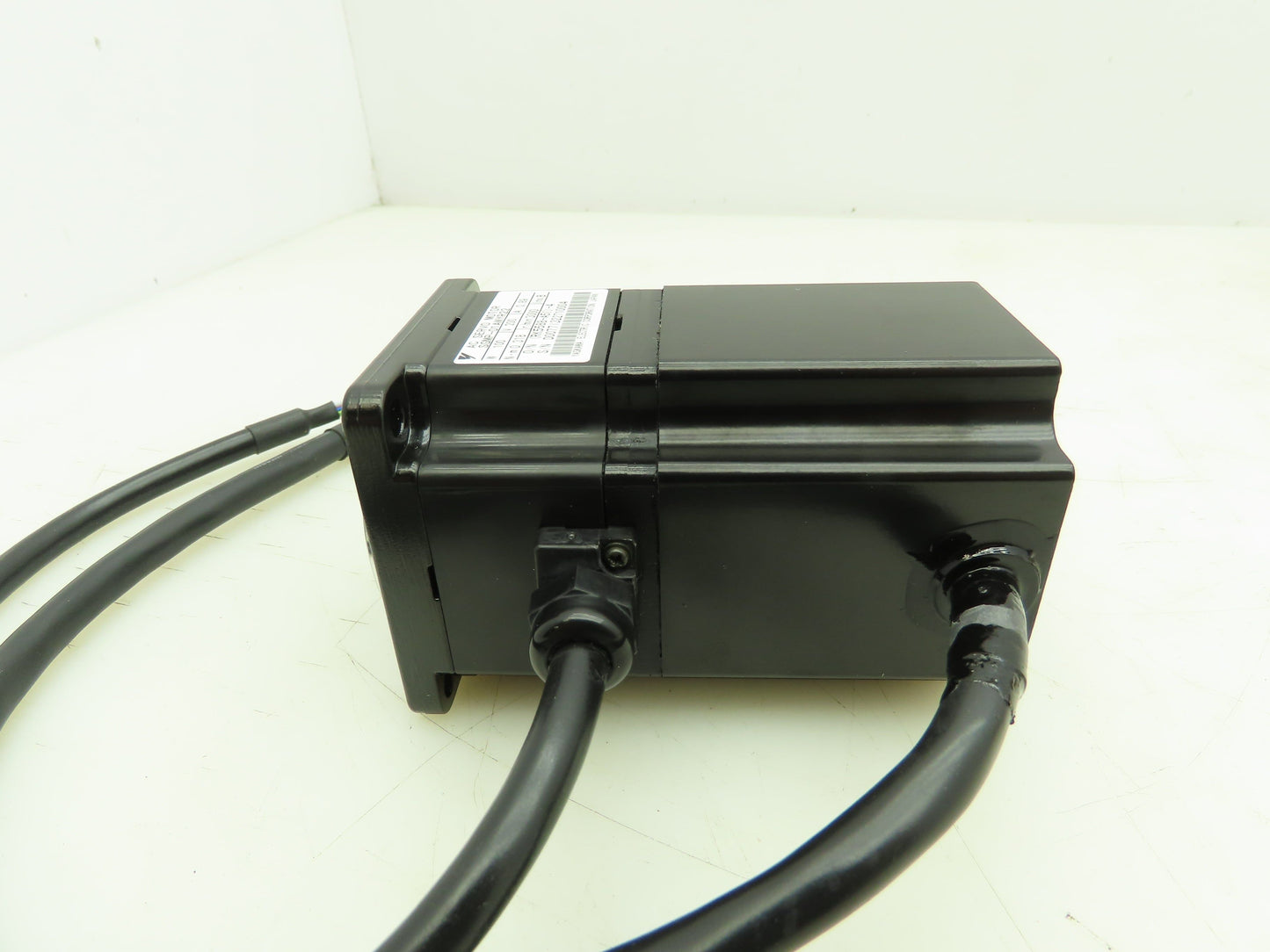 Yaskawa SGMP-01AWYR22 Motoman AC Servo Motor 200V 100W 3000 RPM SK6